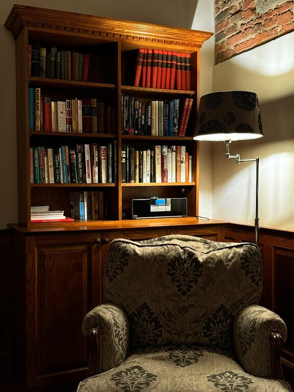 Tips for Creating a Cozy Reading Nook in Any Space